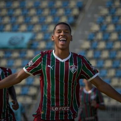 Fluminense avança na Copinha após vitória que incluiu troca de uniforme no jogo