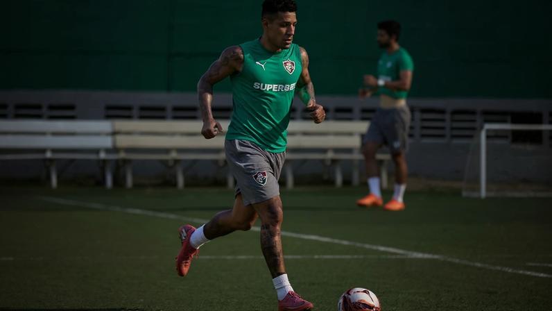 Arana em treino pelo Fluminense (Foto: Lucas Merçon/ Fluminense FC)