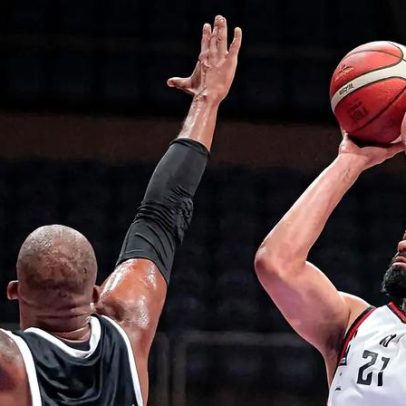 Flamengo vence Corinthians e assume a liderança do NBB