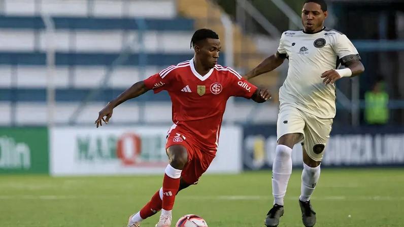 Benjamin é um dos destaques na largada da temporada (Foto: Ricardo Duarte/SC Internacional)