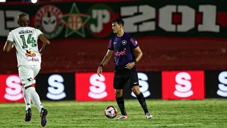 Marquinhos foi um dos destaques do Botafogo contra a Portuguesa (Foto: Arthur Barreto/AFP)