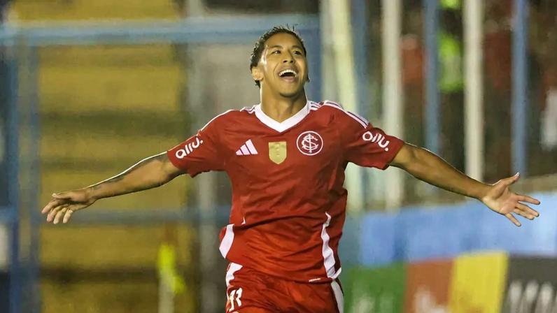 Allex comemora gol contra o Monsson, seu primeiro pelo profissional do Inter (Foto: Ricardo Duarte/SC Internacional)