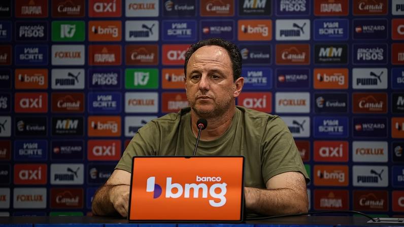 Rogério Ceni em entrevista depois da partida contra o Galícia (Foto: Rafael Rodrigues/EC Bahia)