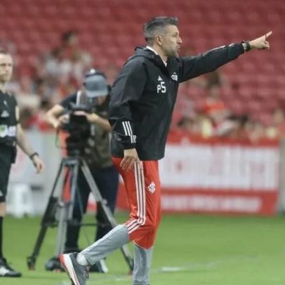 Técnico do Internacional comenta foco na partida durante coletiva