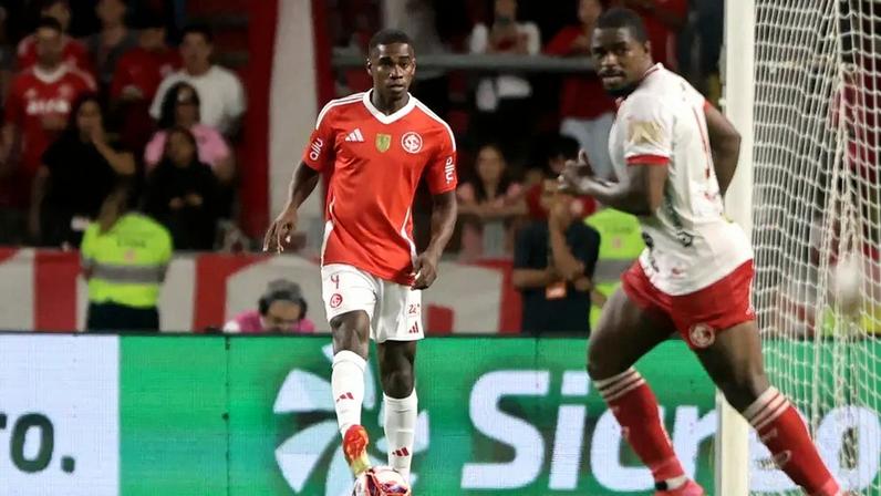Félix Torres deve fazer o primeiro Gre-Nal pelo Inter (Foto: Ricardo Duarte/SC Internacional)