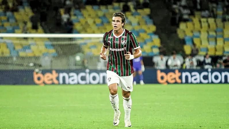 Canobbio, do Fluminense, em ação contra o Flamengo (Foto: Leonardo Brasil/Fluminense)