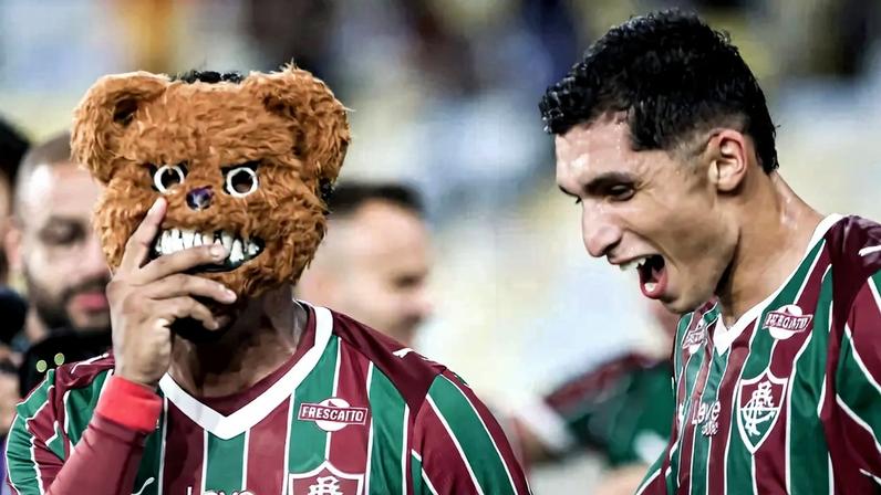 John Kennedy e Serna comemoram gol em Fluminense x Flamengo (Foto: Lucas Merçon/ Fluminense FC)