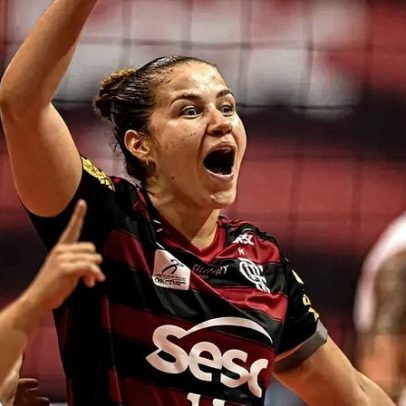 Karina, capitã e MVP da partida, guia Flamengo na Superliga