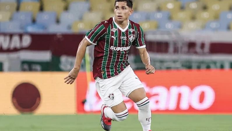 Savarino em ação na estreia pelo Fluminense (Foto: Lucas Merçon/ Fluminense FC)