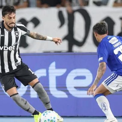Alex Telles cobra respeito pelo elenco do Botafogo: demos nosso cartão de visita