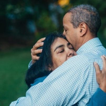 Como colocar o amor em primeiro lugar quando é difícil