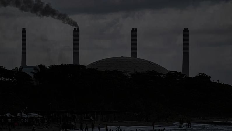 Fracking nos EUA enfrenta excesso global de petróleo; Trump e Venezuela em foco