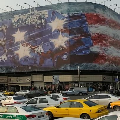 Mural em Teerã ameaça retaliação se EUA atacarem o Irã