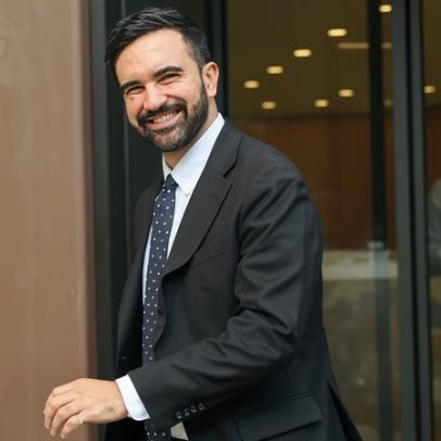 Como Zohran Mamdani faz funcionar seus ternos de US$500