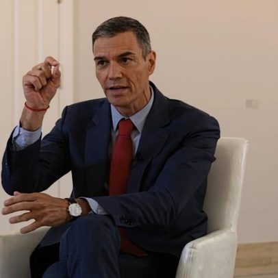 Por que o premiê espanhol rompeu com a Europa e enfrentou Trump
