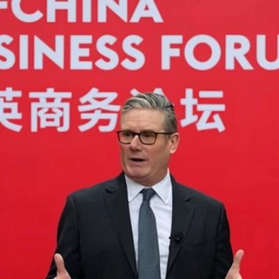 Trump vê risco para Reino Unido em negócios com a China; Starmer elogia Pequim
