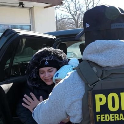 Operações em Minnesota continuam; DHS aponta que dois agentes atiraram em Pretti