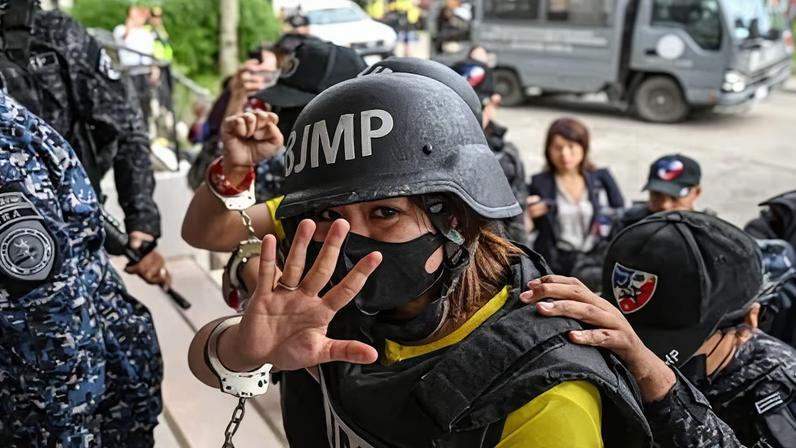 Journalist Frenchie Mae Cumpio gestures as she arrives at Tacloban court in Leyte island, the Philippines, on 22 January 2026.