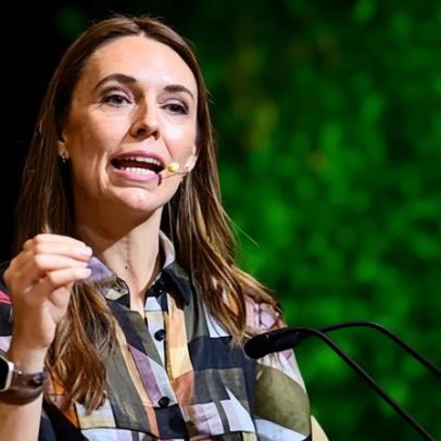 Ardern abandona Adelaide Writers’ Week; repercussão do corte persiste