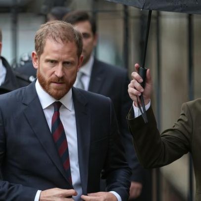Príncipe Harry depõe como testemunha em caso contra editor do Daily Mail