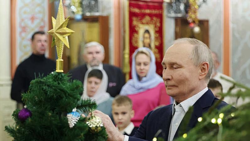 Putin celebra missão sagrada de tropas russas no Natal ortodoxo