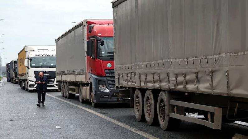 Truck drivers and transport union representatives protest at the Serbia-Croatia border crossings