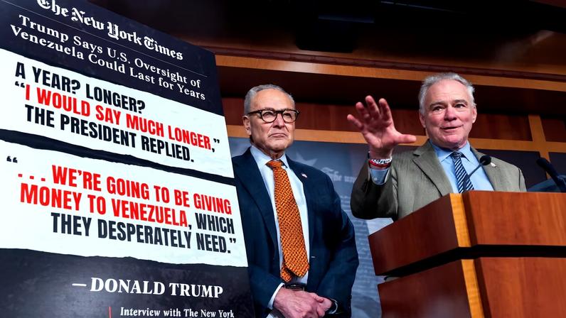 El senador demócrata Tim Kaine, uno de los promotores de la resolución sobre Poderes de Guerra, ofrece una rueda de prensa tras la votación en el Senado