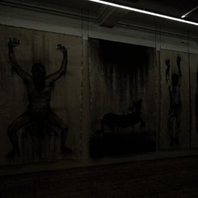 Galerias iranianas fecham-se em meio a protestos e bloqueio de comunicações