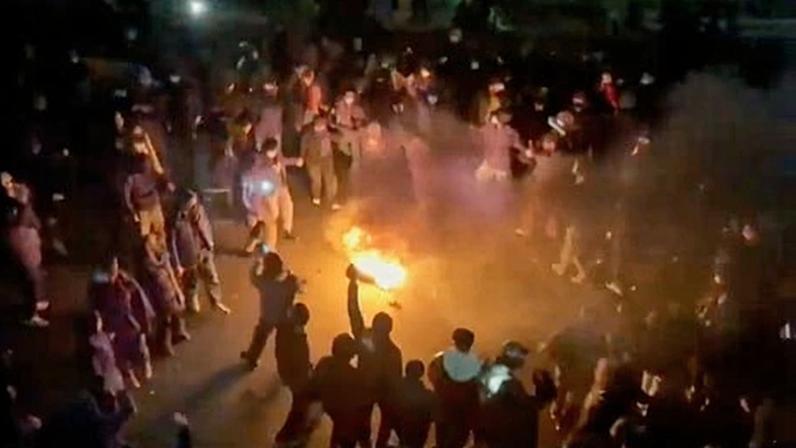 Trump avisa ação forte caso o Irã execute manifestantes; mortes sobem