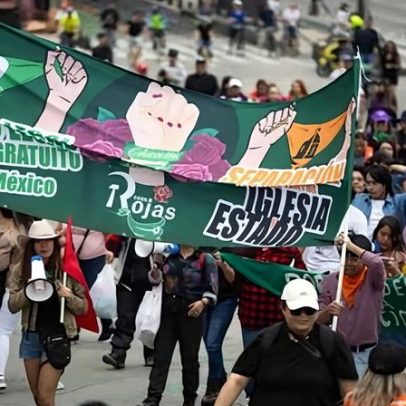 Administração Trump bloqueia ajuda externa para DEI e direitos trans no exterior