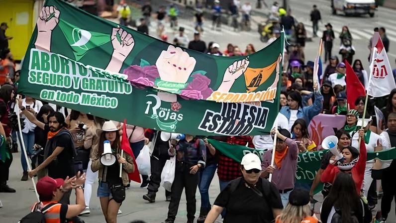 Members of feminist organizations march in favor of the decriminalization of abortion in Mexico City on 28 September 2025.