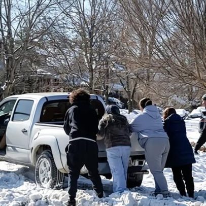 Americanos relatam enfrentar tempestade de inverno mortal; gelo nos sanitários