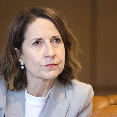 Inteligência artificial pode reduzir empregos, admite Liz Kendall