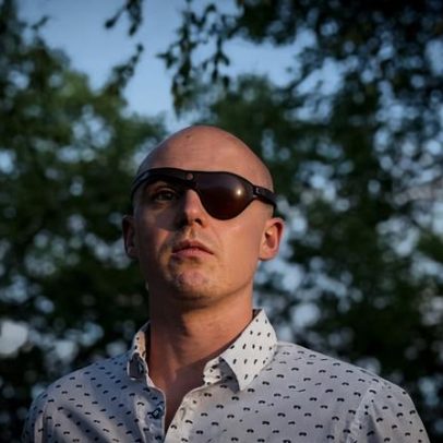 Membro do conselho que perdeu o olho em protesto vê eco com morte pela ICE