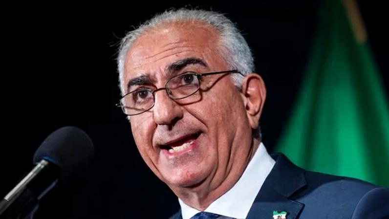 Filho do último shah prevê fim do regime iraniano e posição única para liderar
