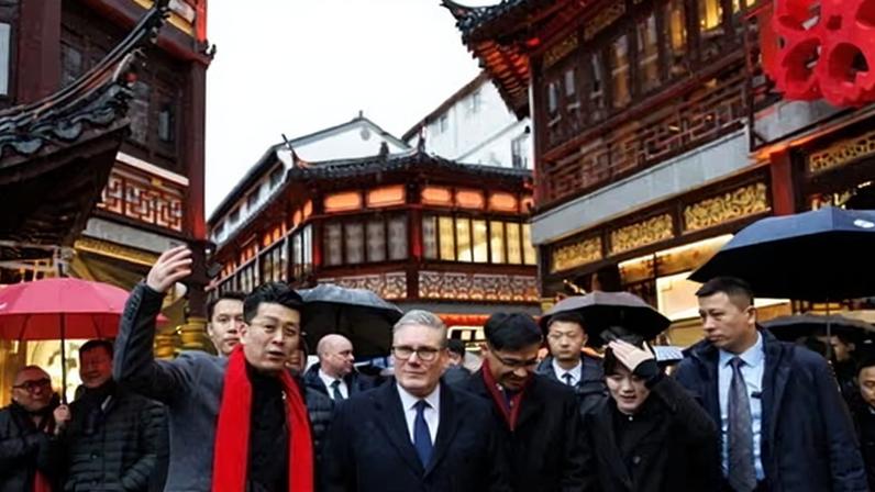 Keir Starmer visiting the Huxinting tea house in Shanghai’s Yu Yaun Gardens during his China trip.