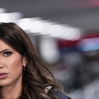 Funcionários de Trump propagam mentiras após tiroteio fatal de Alex Pretti