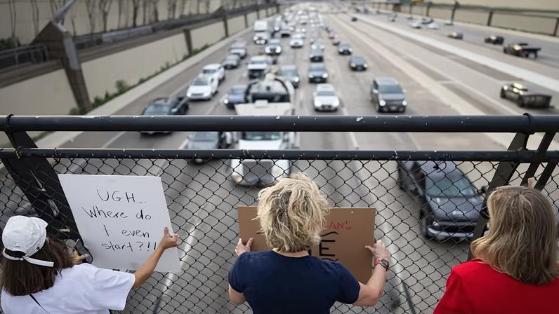 Protestos em viadutos de rodovias ganham visibilidade durante Trump 2.0