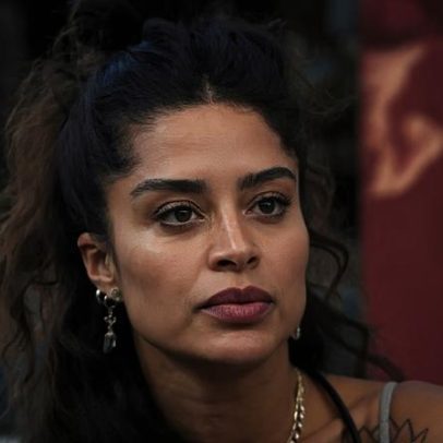 Aline Campos esclarece mudança de sobrenome e relação com ex-marido