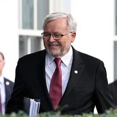 Kevin Rudd deixa cargo de embaixador nos EUA um ano antes