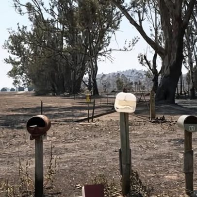 Ameaça de incêndios em Victoria diminui; quase 500 estruturas destruídas