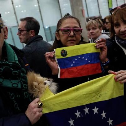Espanhóis libertados de prisão na Venezuela chegam a Madrid