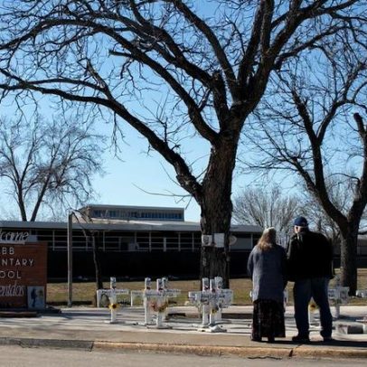 Ex-agente Uvalde acusado de não agir no ataque que matou 19 alunos e 2 docentes