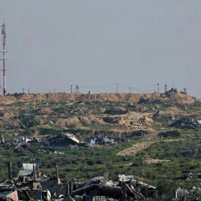 EUA apresenta plano de desenvolvimento 'Nova Gaza'; ataque israelense mata cinco palestinos