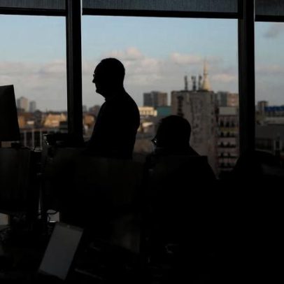 Jovens trabalhadores temem IA afetar empregos, aponta pesquisa Randstad