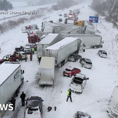 Mais de cem carros se envolvem em acidente na rodovia