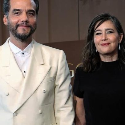 Sandra Delgado, esposa de Wagner Moura, conhece ator em fantasia no Carnaval