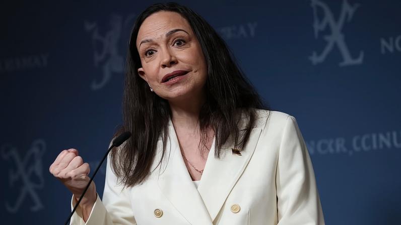 Trump discute futuro da Venezuela com Machado após captura de Maduro