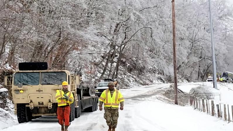 National guard members work to remove trees felled by winter weather, on 30 January 2026 in Nashville, Tennessee.