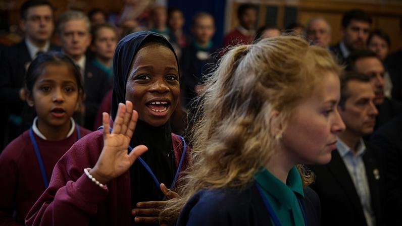 Campanha Hope da Guardian arrecada £800 mil para caridades contra a divisão